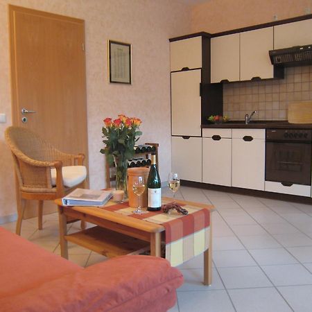 Sch ne Wohnung in der Moselregion Kinheim Exterior foto