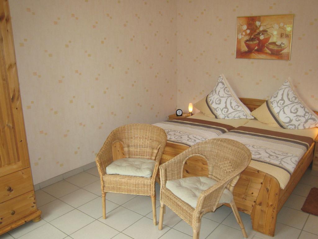 Sch ne Wohnung in der Moselregion Kinheim Exterior foto