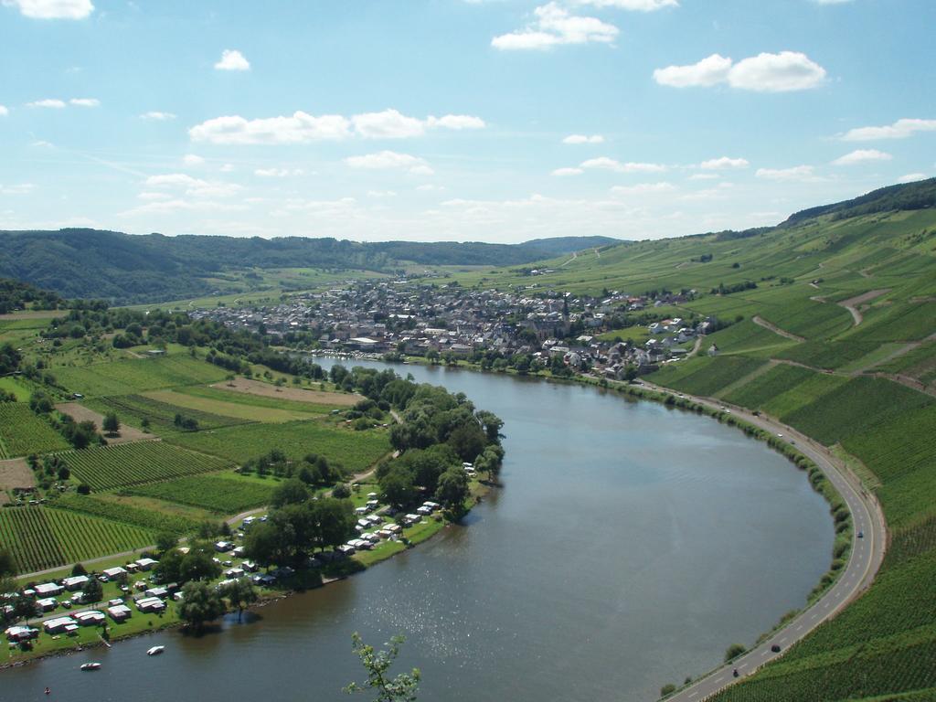 Sch ne Wohnung in der Moselregion Kinheim Exterior foto
